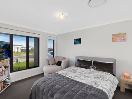 15 Loretto Way, Hamlyn Terrace - Thumbnail 2