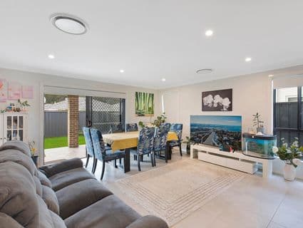 15 Loretto Way, Hamlyn Terrace - Thumbnail 3