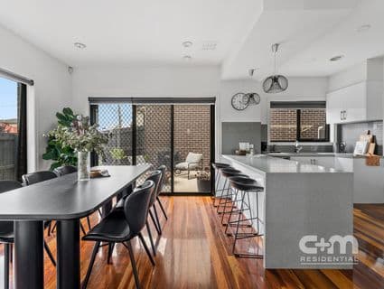 1 South Box Court, Hadfield - Thumbnail 7