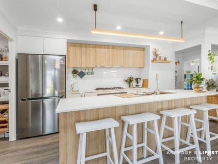 55 Lakeside Cres, Ningi - Thumbnail 2
