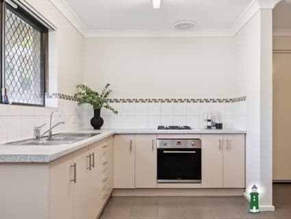 13 Bickford Place, Hamilton Hill - Thumbnail 2