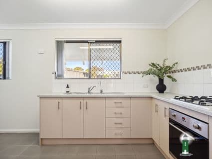 13 Bickford Place, Hamilton Hill - Thumbnail 8