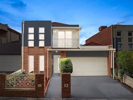 7 Flowerdale Crescent, Roxburgh Park - Image 1