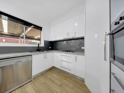 7 Flowerdale Crescent, Roxburgh Park - Thumbnail 4