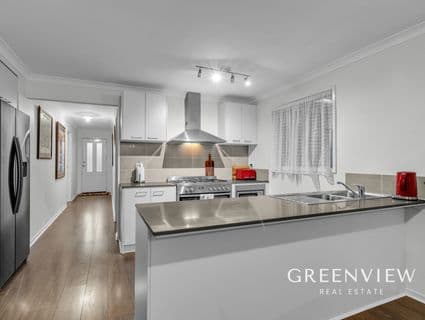 27 McEwan Drive, Cranbourne East - Thumbnail 3