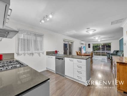 27 McEwan Drive, Cranbourne East - Thumbnail 4