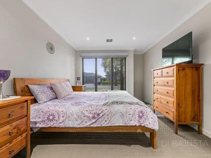 23 Belleview Crescent, Beveridge - Thumbnail 2