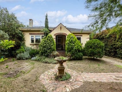 404, Kew East - Image 1