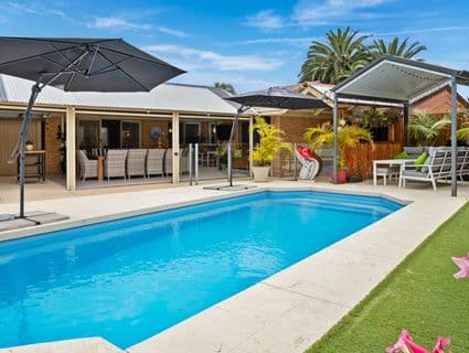 33 Rochester Way, Meadow Springs - Image 1