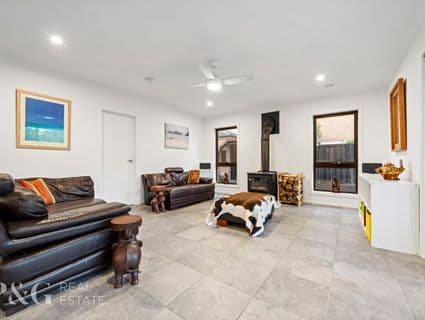 42 Isla Circuit, Narre Warren South - Thumbnail 6