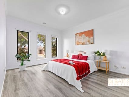 44 Northumberland Circuit, Craigieburn - Thumbnail 2