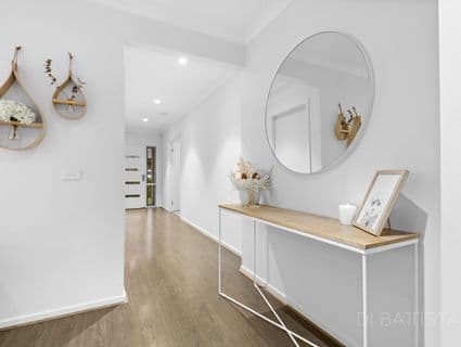 8 Dacite Way, Craigieburn - Thumbnail 2