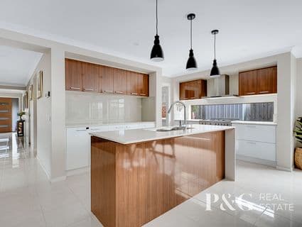31 Simmental Drive, Clyde North - Thumbnail 2