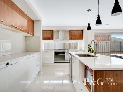 31 Simmental Drive, Clyde North - Thumbnail 3