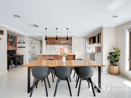 31 Simmental Drive, Clyde North - Thumbnail 5