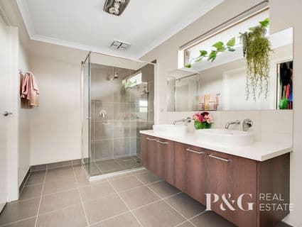 31 Simmental Drive, Clyde North - Thumbnail 7