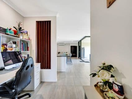 21 Henderson Street, Mount Low - Thumbnail 4