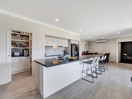 21 Henderson Street, Mount Low - Thumbnail 7
