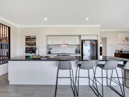 21 Henderson Street, Mount Low - Thumbnail 8