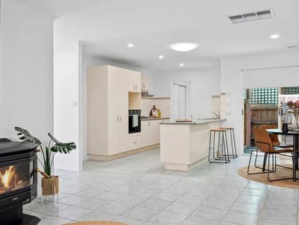 46 Glenbruar Drive, Hillside - Thumbnail 3