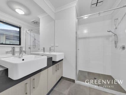 33 Ritchie Drive, Clyde North - Thumbnail 6