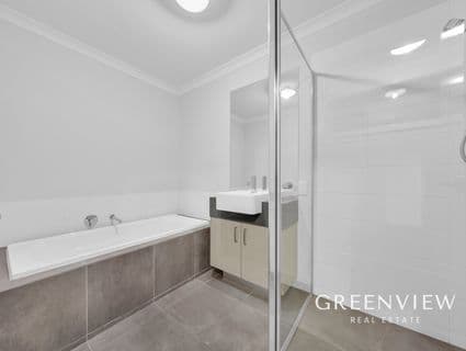 33 Ritchie Drive, Clyde North - Thumbnail 8