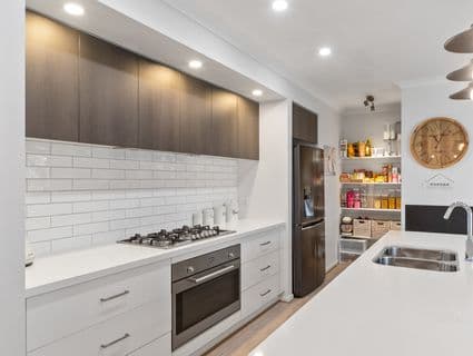 65 Swindale Way, Clyde North - Thumbnail 2