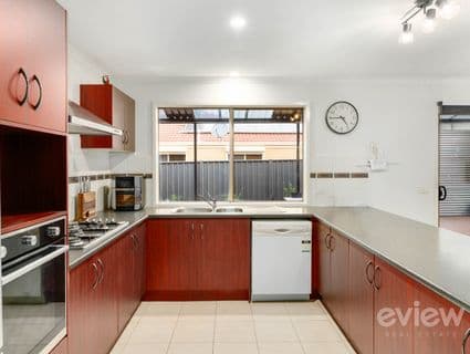 13 Clarence Street, Manor Lakes - Thumbnail 4