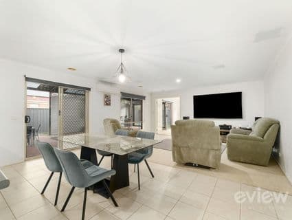 13 Clarence Street, Manor Lakes - Thumbnail 5
