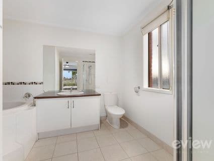 13 Clarence Street, Manor Lakes - Thumbnail 8