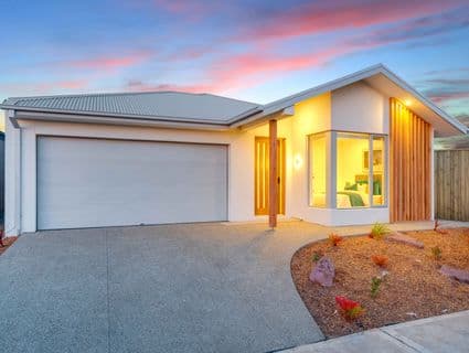 60 Shanti Circuit, Werribee - Thumbnail 2