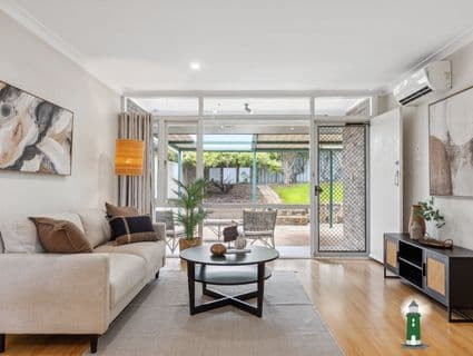 8 Maxworthy Place, Hamilton Hill - Thumbnail 2