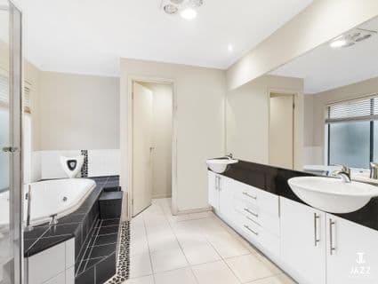 5 Springbank Court, Sanctuary Lakes - Thumbnail 7