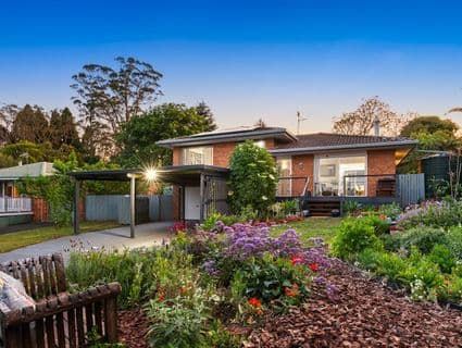 27 Martini Street, Mount Lofty - Image 1