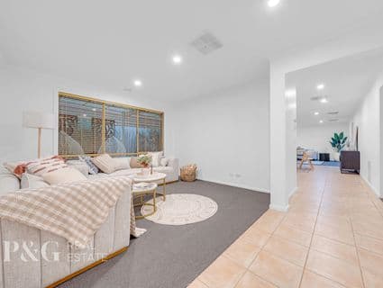 12 Palais Close, Narre Warren South - Thumbnail 2