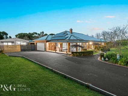 30-32 Warren Park Place, Narre Warren South - Image 1
