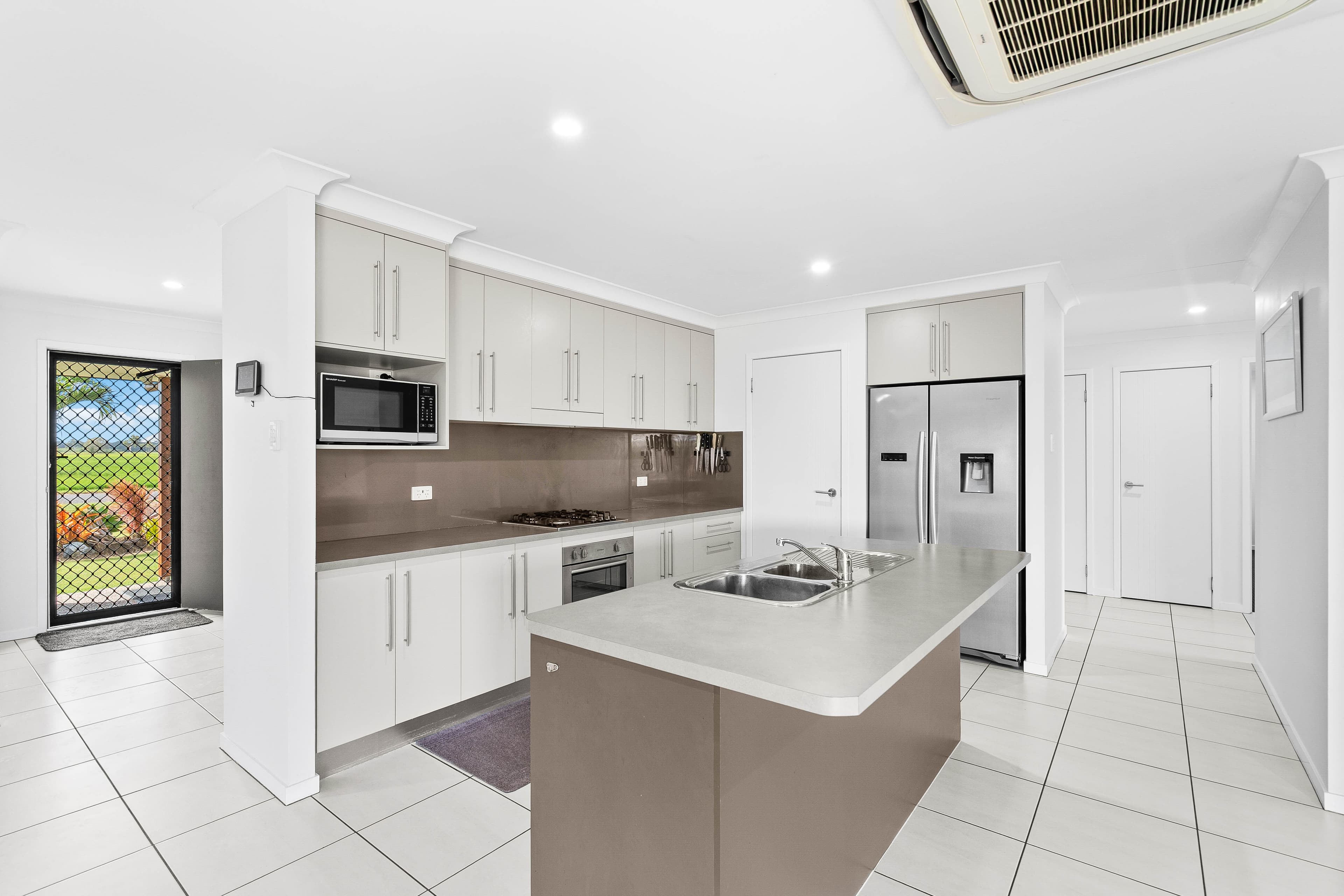 335 Holmes Road, Bakers Creek - Thumbnail 3