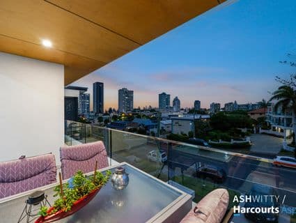51 Mclean Street, Coolangatta - Thumbnail 4
