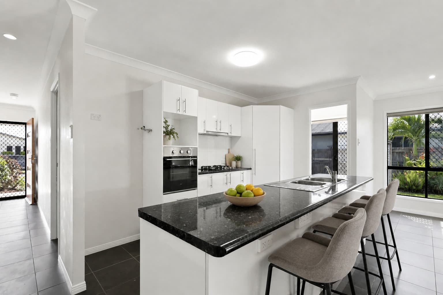 36 Fairway Drive, Bakers Creek - Thumbnail 3