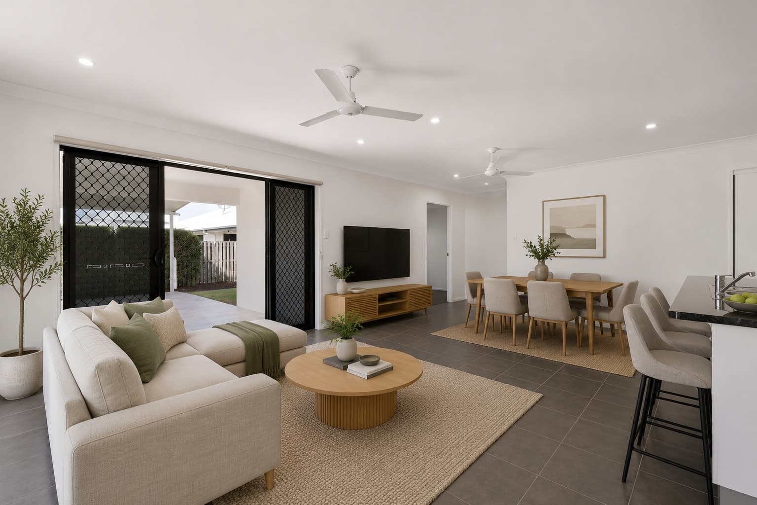 36 Fairway Drive, Bakers Creek - Thumbnail 4