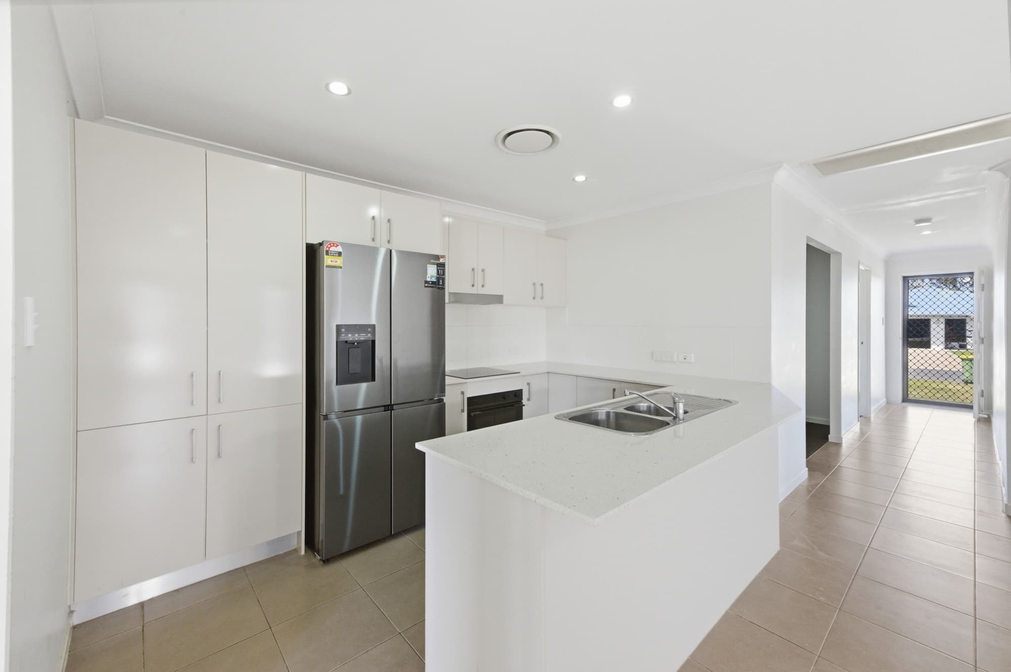 3 Armstrong Court, Marian - Thumbnail 2