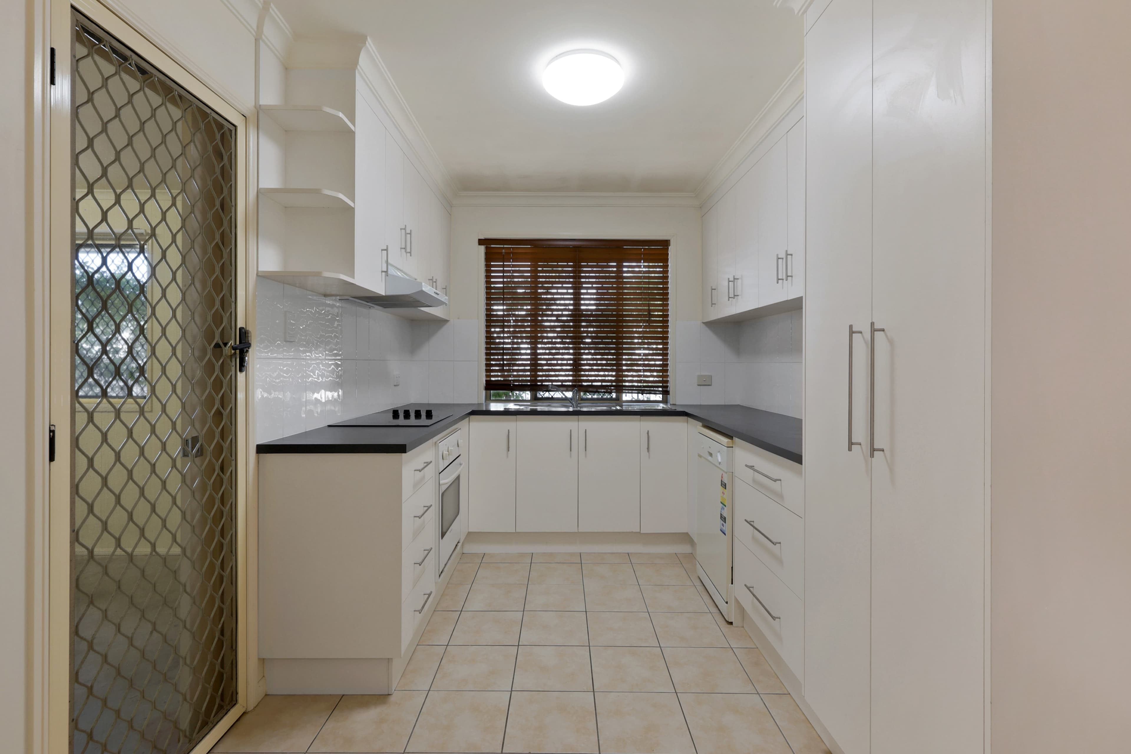 1/8 Steen Street, South Mackay - Thumbnail 3