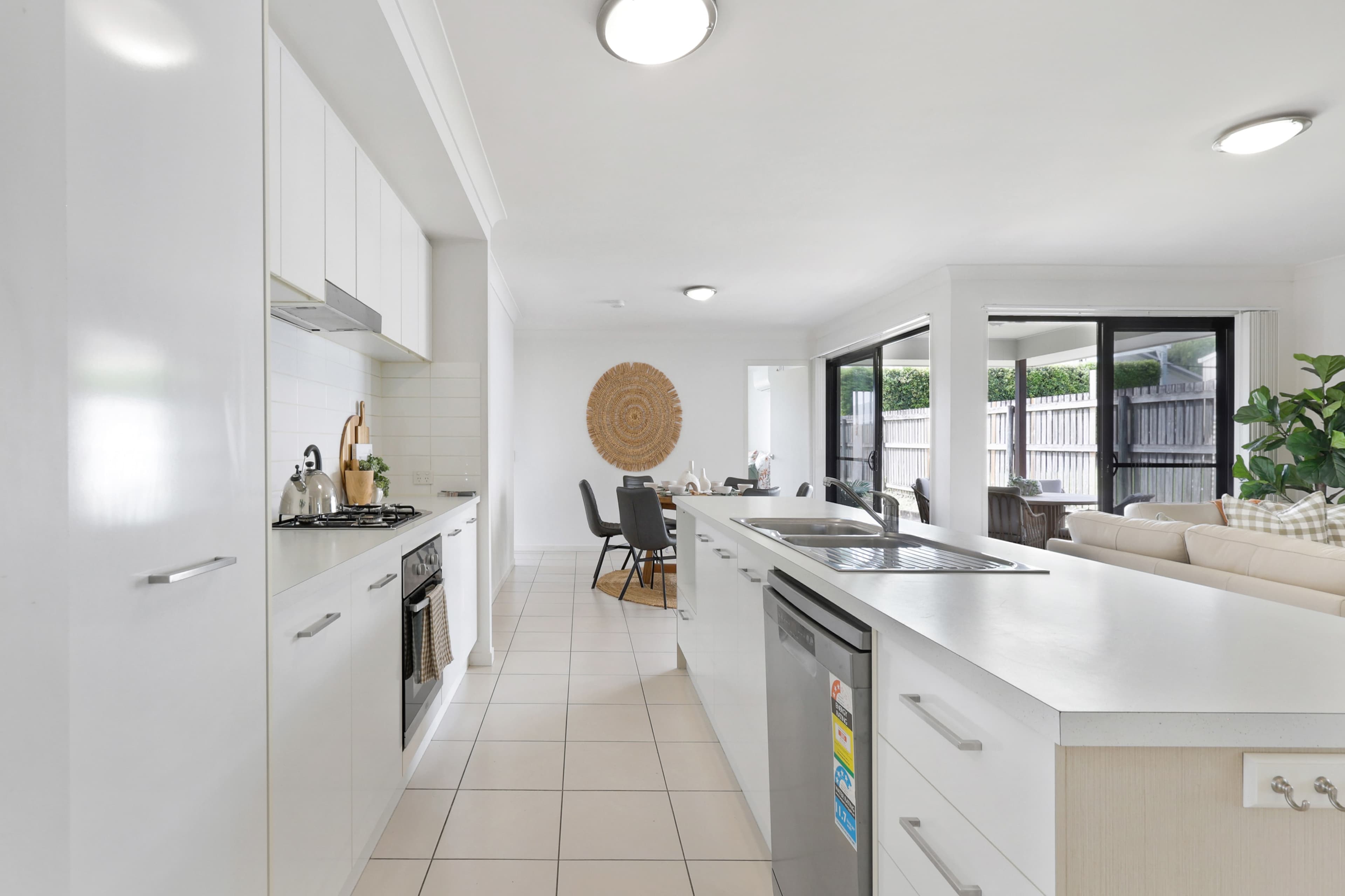 8 Sonoran Street, Rural View - Thumbnail 3