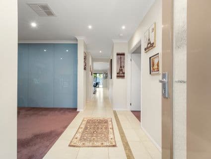 22 Murrumbidgee Street, Manor Lakes - Thumbnail 2