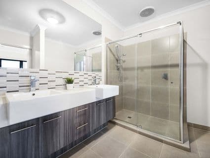 190 Manor Lakes Boulevard, Manor Lakes - Thumbnail 4