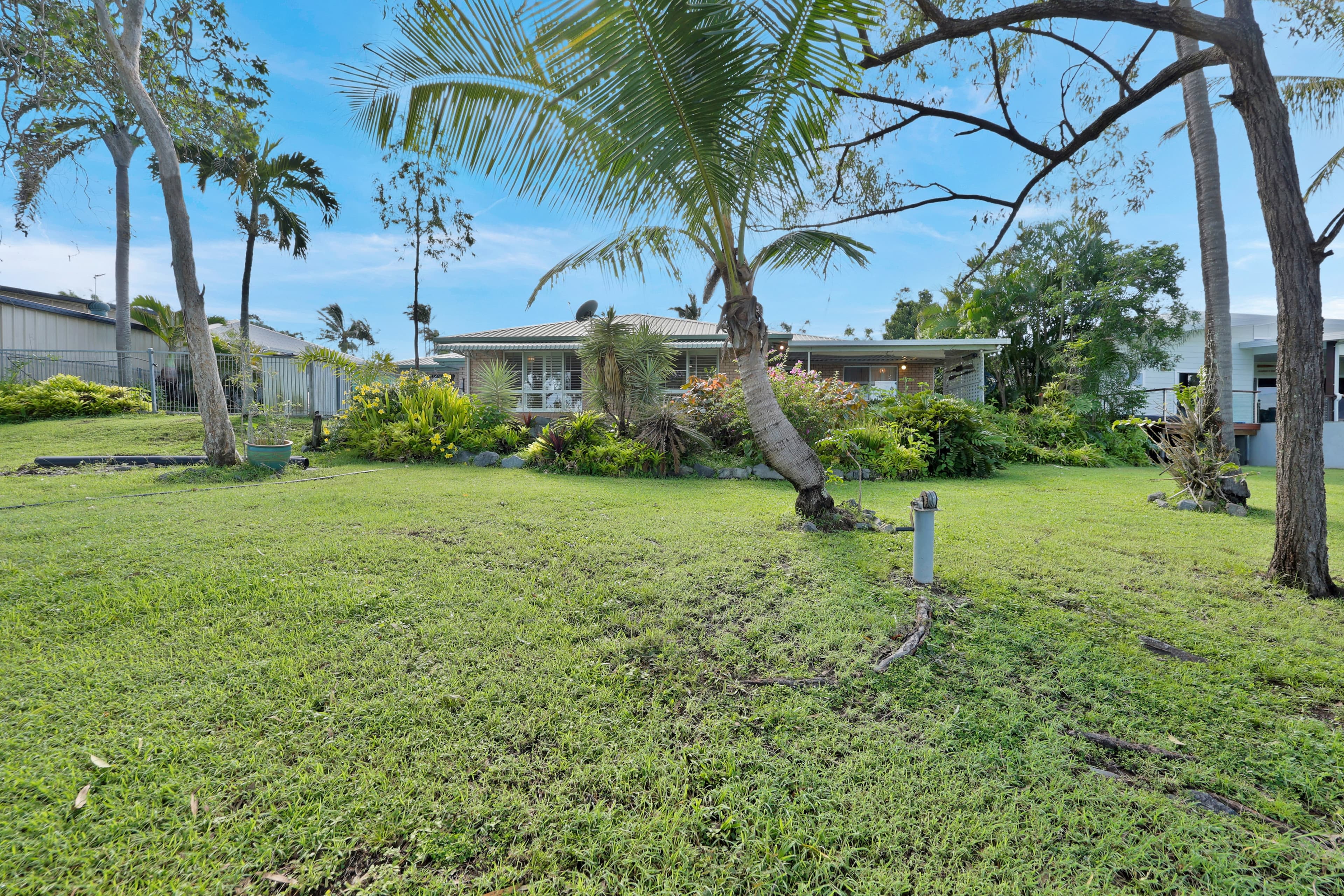 27 Blue Beach Boulevard, Haliday Bay - Thumbnail 3