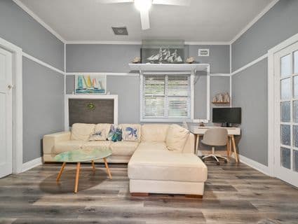 713 Pacific Highway, Belmont - Thumbnail 2