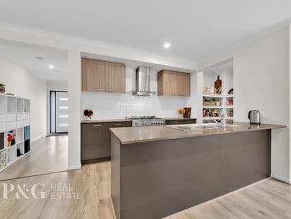 32 Bonza Circuit, Clyde North - Thumbnail 2