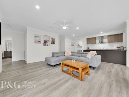 32 Bonza Circuit, Clyde North - Thumbnail 6