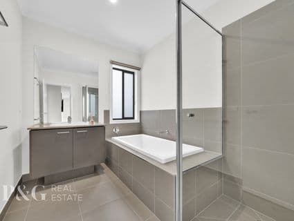 32 Bonza Circuit, Clyde North - Thumbnail 8